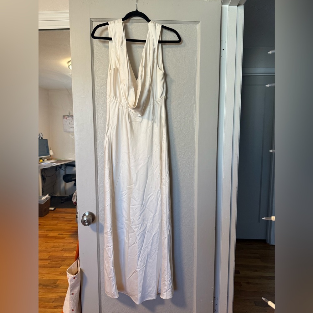 Abercrombie Plunge Women’s Cowl Back Maxi Dress White, Size M - Picture 2 of 4